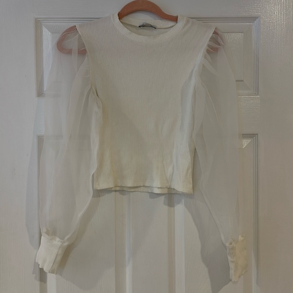 White ribbed blouse with sheer puffy sleeves - Picture 1 of 3